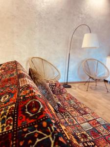 Posezení v ubytování Racha Rooms
