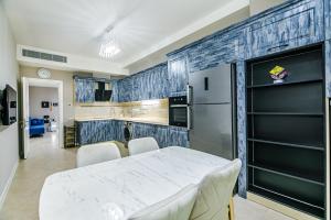 Η κουζίνα ή μικρή κουζίνα στο Sabah Residance sea view 3 bedroom