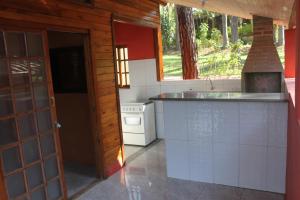 a kitchen with a stove and a counter top at Pousada e Camping Carrion in Itu