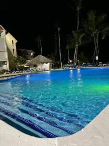 Bazén v ubytování Apartamento piscina jardines en playa Juan Dolio nebo v jeho okolí