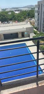 Swimmingpoolen hos eller tæt på Apartamento en Santa Marta con internet piscina
