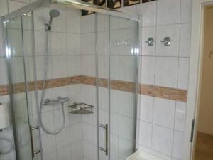 a bathroom with a shower with a glass door at Cenet 1 Zimmer Apartment in Sindelfingen
