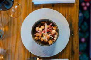 Jídlo v hotelu nebo okolí