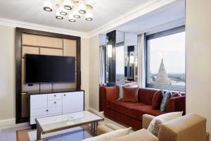 TV a/nebo společenská místnost v ubytování Hilton Budapest