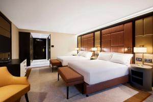 Postel nebo postele na pokoji v ubytování Hilton Budapest