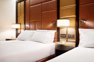 Postel nebo postele na pokoji v ubytování Hilton Budapest