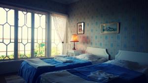 Tempat tidur dalam kamar di Fridhems Pensionat