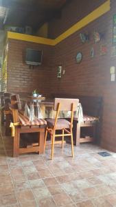 a table and chairs sitting next to a brick wall at Alquiler temporario Natal, en la entrada a Posadas in Garupá