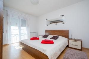 Postel nebo postele na pokoji v ubytování Holiday house with a parking space Zadar - 11744