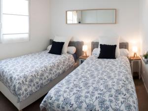 Кровать или кровати в номере Gîte Orléans, 3 pièces, 4 personnes - FR-1-590-116