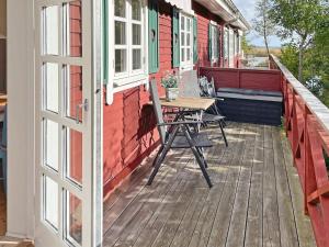 Balkon atau teras di 4 person holiday home in S LVESBORG