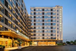 una rappresentazione di un edificio alto di Rezen Select Hotel guagnzhou Baiyun International Airport T2 Canton Fair Certificate Application & Free Shuttle a Huadu