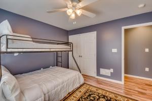 a bedroom with a bunk bed and a ceiling fan at Patty Posh Palace in Annapolis
