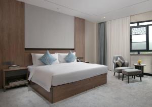 Ένα ή περισσότερα κρεβάτια σε δωμάτιο στο NATIONAL SCENIC SPOT SUNSHINE RESORT HOTEL