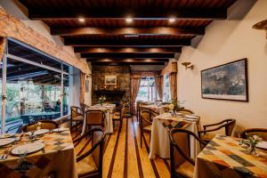 A restaurant or other place to eat at Hotel Fundo Las Tortolas