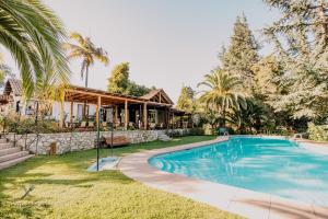 The swimming pool at or close to Hotel Fundo Las Tortolas