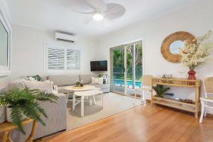a living room with a couch and a table at A Perfect Stay - Pompano House Byron Bay in Suffolk Park
