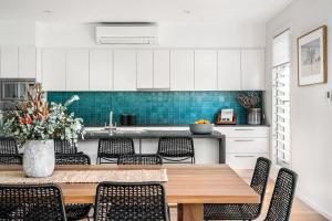 A cozinha ou cozinha compacta de A Perfect Stay - Shore Beats Work
