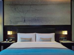 Postel nebo postele na pokoji v ubytování NUO Hotel Beijing