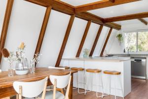 een keuken met een houten tafel en stoelen bij A Perfect Stay - A Frame in Scotts Head