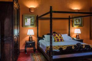 a bedroom with a canopy bed and two lamps at Hotel Boutique Casa Córdoba Estrella in Cartagena de Indias