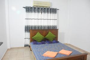 Postel nebo postele na pokoji v ubytování Maharagama Shehan Hotel