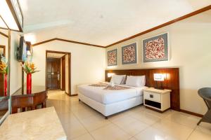 Postel nebo postele na pokoji v ubytování Bali Garden Beach Resort