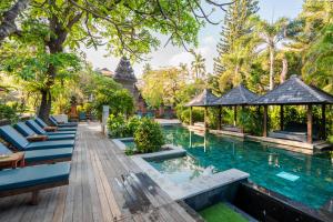Bazén v ubytování Bali Garden Beach Resort nebo v jeho okolí