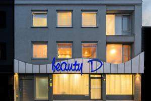 a building with a sign that reads beach dj at BeautyD RED ROOM centrum Gullegem in Wevelgem