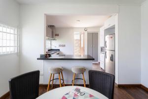 a kitchen with a table and chairs and a counter at Casa con Jacuzzi en Bogota (Weed Friendly) in Bogotá