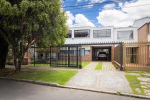 a house with a gate and a driveway at Casa con Jacuzzi en Bogota (Weed Friendly) in Bogotá