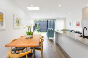 Gallery image of Boutique Stays - Victoria Road in Melbourne