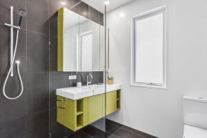 Bilik mandi di Boutique Stays - Victorian Vogue +18 gambar