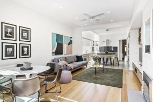 Ruang duduk di Boutique Stays - Victorian Vogue