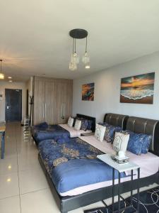 Postel nebo postele na pokoji v ubytování Ksl D'esplanade Studio Apartment's 1