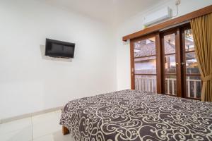Nirmala Guest House Surf Keramas客房内的一张或多张床位