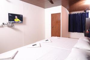 TV a/nebo společenská místnost v ubytování ACE SUITES + 28 fotografií