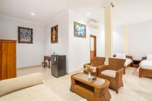 Nirmala Guest House Surf Keramas的休息区