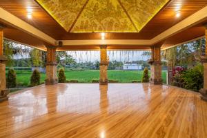 Nirmala Guest House Surf Keramas外面的花园
