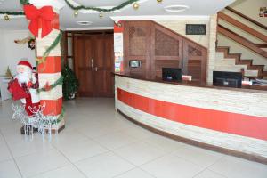 a lobby with a santa claus christmas decoration at Hotel do Papai Noel in Penedo +115 photos