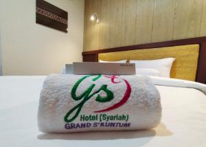 Postel nebo postele na pokoji v ubytování Hotel Syariah GS Lampung Culture, Bandar Lampung