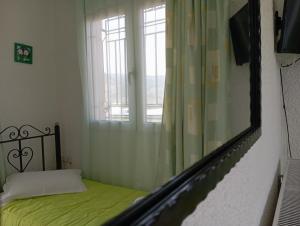 TV a/nebo společenská místnost v ubytování VALIA ROOMS