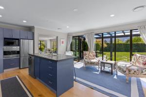 Dapur atau dapur kecil di Quail's Nest, Queenstown - Luxury Home & Garden