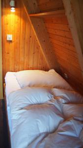 Ένα ή περισσότερα κρεβάτια σε δωμάτιο στο Fereinhaus Strandkobolt