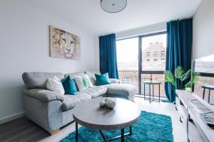 A seating area at Stylish 2 bed Apartment in Central Manchester