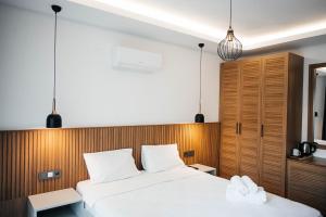 Vira Suites Hotel客房内的一张或多张床位