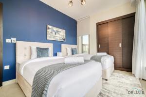 Postel nebo postele na pokoji v ubytování Opulent 2BR at Sparkle Tower 1 Dubai Marina by Deluxe Holiday Homes