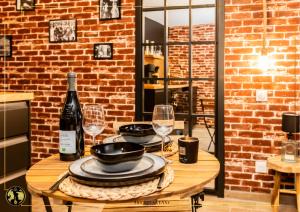 Ποτά στο "The speakeasy" Pub new yorkais Centre ville - Idéal PRO - Wifi Fibre - Rétroprojecteur cinéma