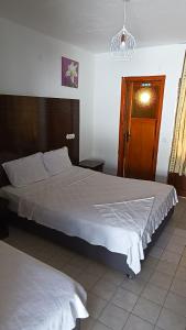 Una cama o camas en una habitación de Grand Atlas Hotel