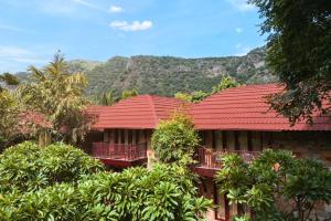 Pemandangan gunung umum atau pemandangan gunung yang diambil dari resort